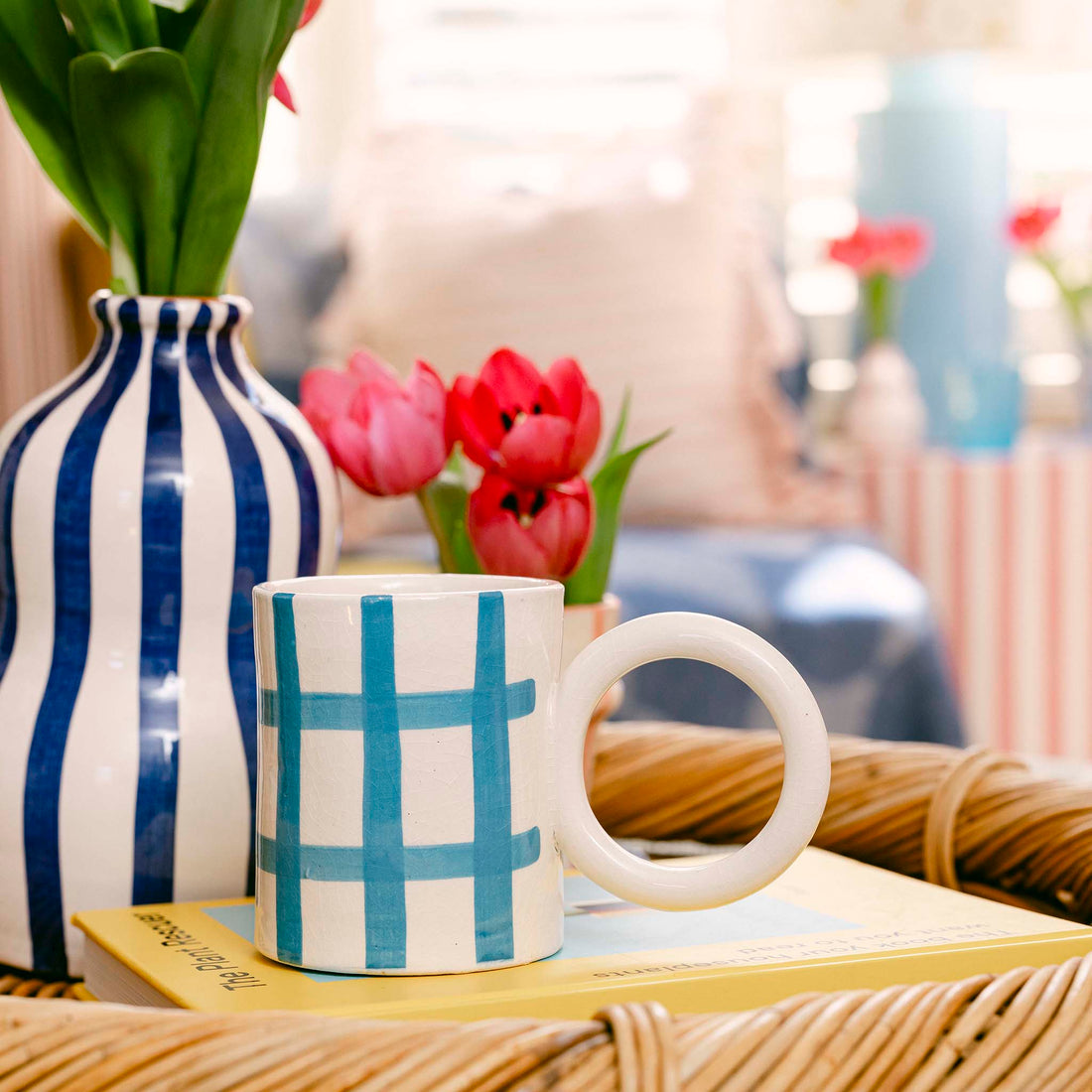 Gingham Mug with Circle Handle LAMP LDN